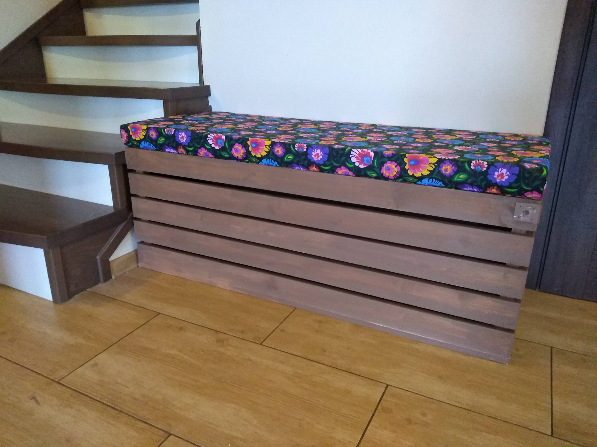 Skrzynia - Pufa o wymiarach 100 cm x 40 cm x 45 cm. Zdjęcie klienta