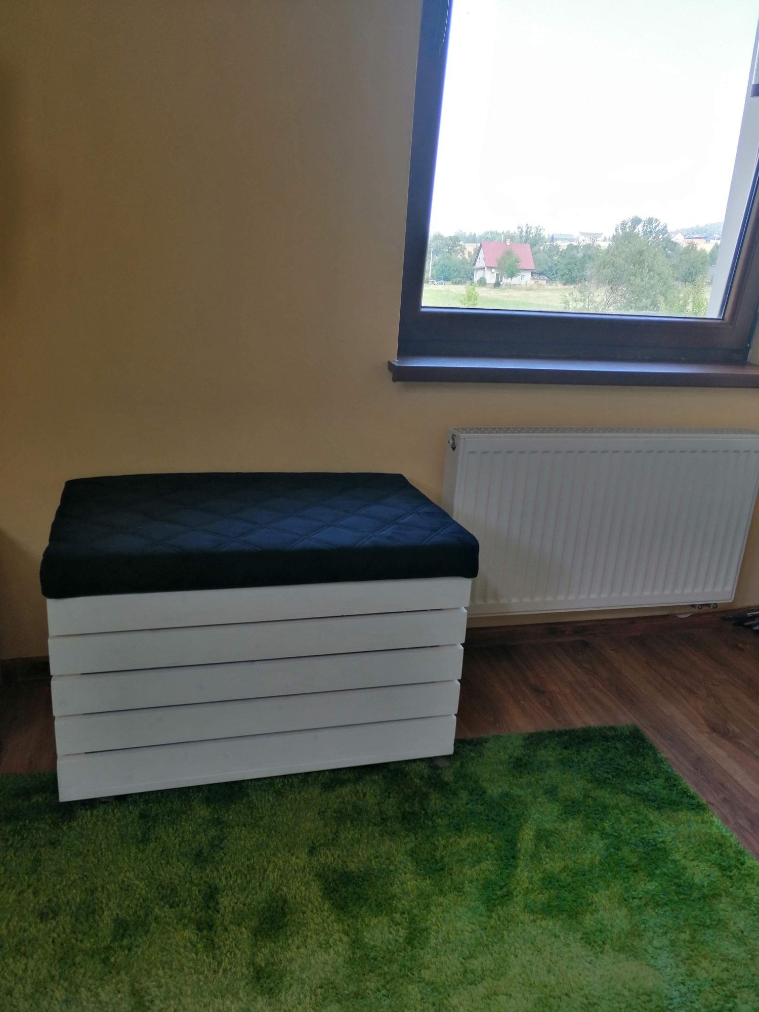 Skrzynia - pufa o wymiarach 60 cm x 40 cm x 45 cm. Obicie - pikowany welur tapicerski. Zdjęcie od klienta.