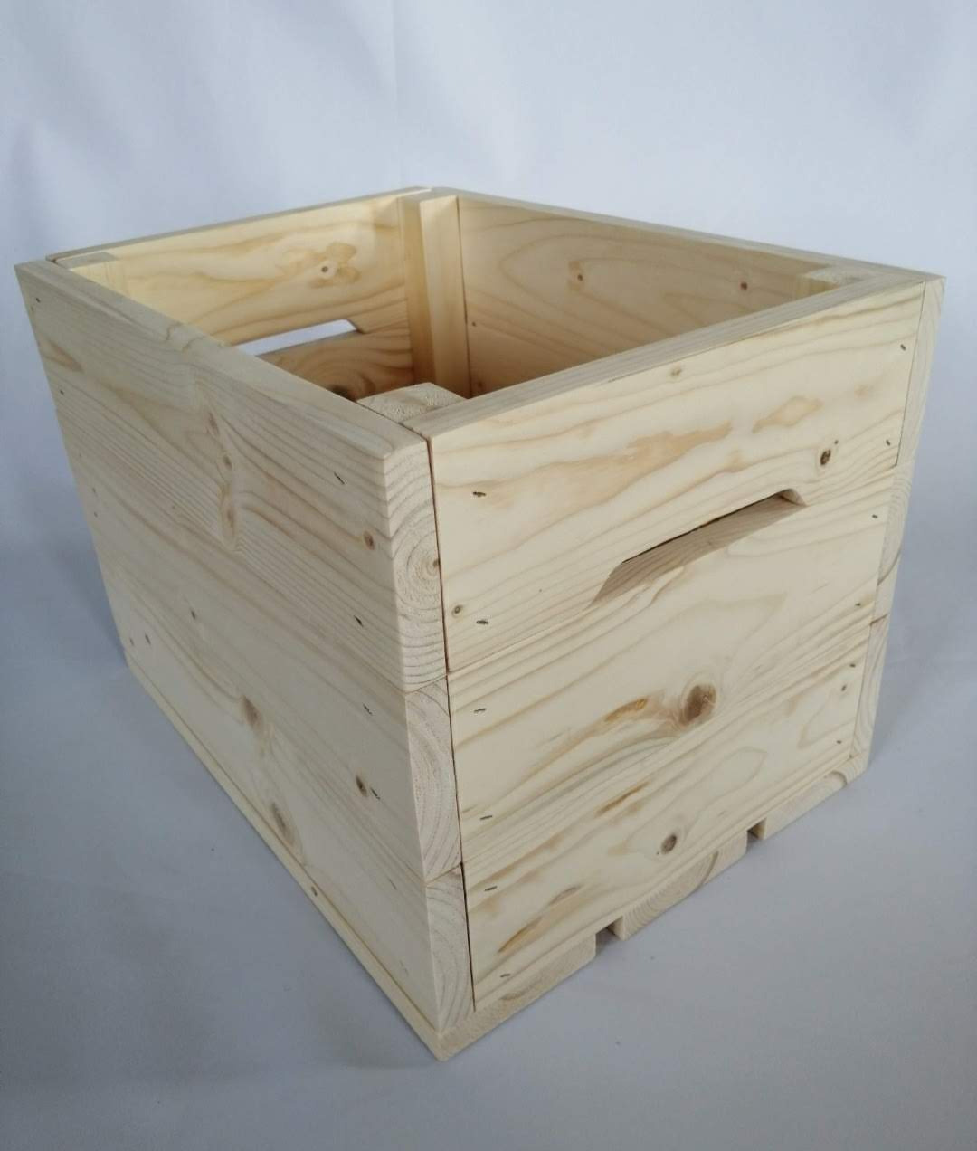 Skrzynia o wymiarach 50 cm x 50 cm x 40 cm.