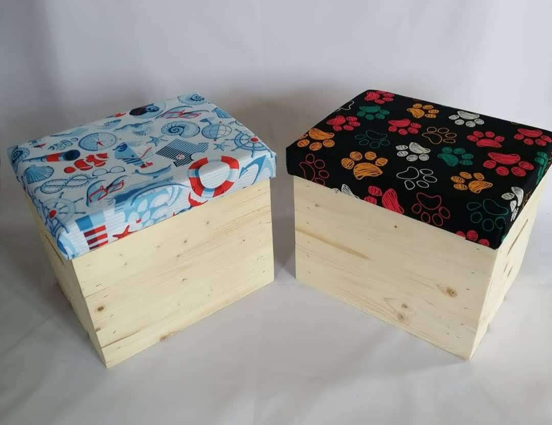 Skrzynia - Pufa JUNIOR o wymiarach 40 cm x 30 cm x 35 cm. Rekomendowana dla dzieci. Obicie - tkanina wodoodporna