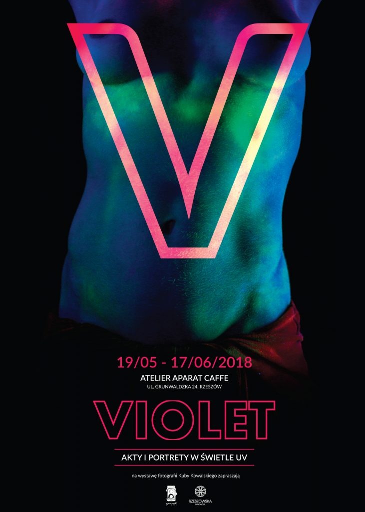 Violet - plakat promujący wystawę zdjęć