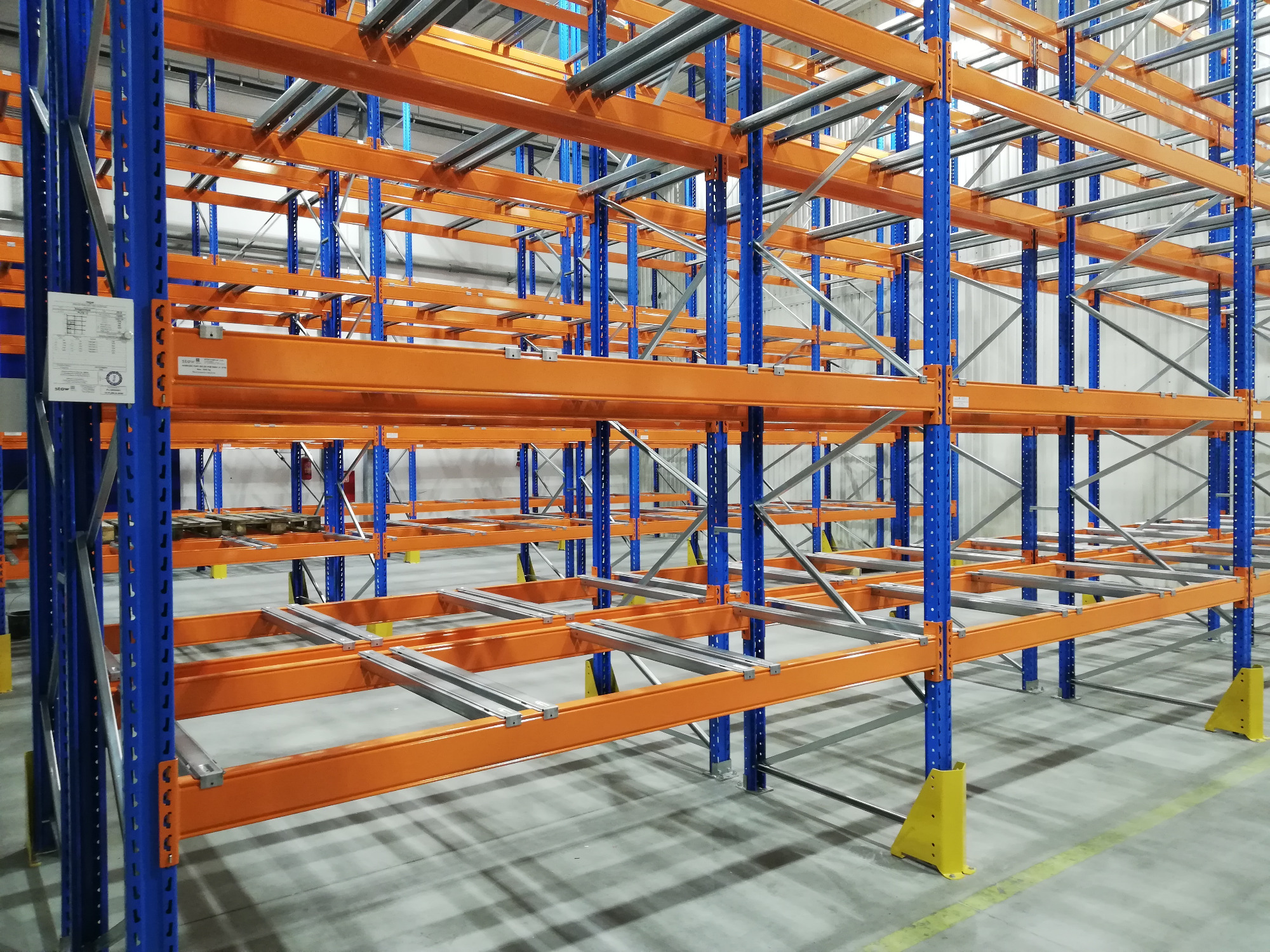 Montaż regałów magazynowych - Gdynia