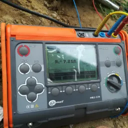 Pomiar uziemienia wykonujemy profesjonalnym sprzętem .