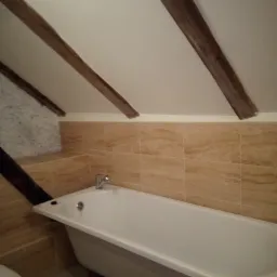 Poddasze przerobione na łazienkę.