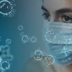 Kobieta w masce ochronnej na tle grafiki przedstawiającej wirusy.