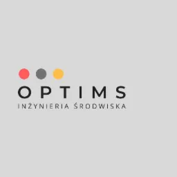 Logo firmy OPTIMS Inżynieria Środowiska z trzema kolorowymi kropkami: czerwoną, szarą i żółtą, umieszczone na szarym tle.