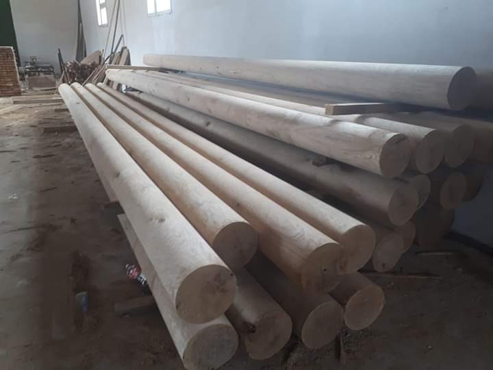 Słupy toczone Dębowe fi 20, dł 9m.