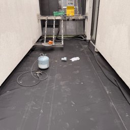 Montaż membrany EPDM Hertalan na tarasie