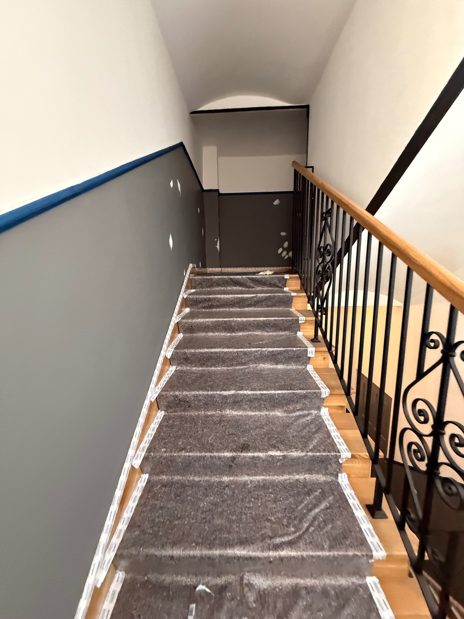 Remont ścian klatki schodowej w zabytkowej kamienicy w Krakowie