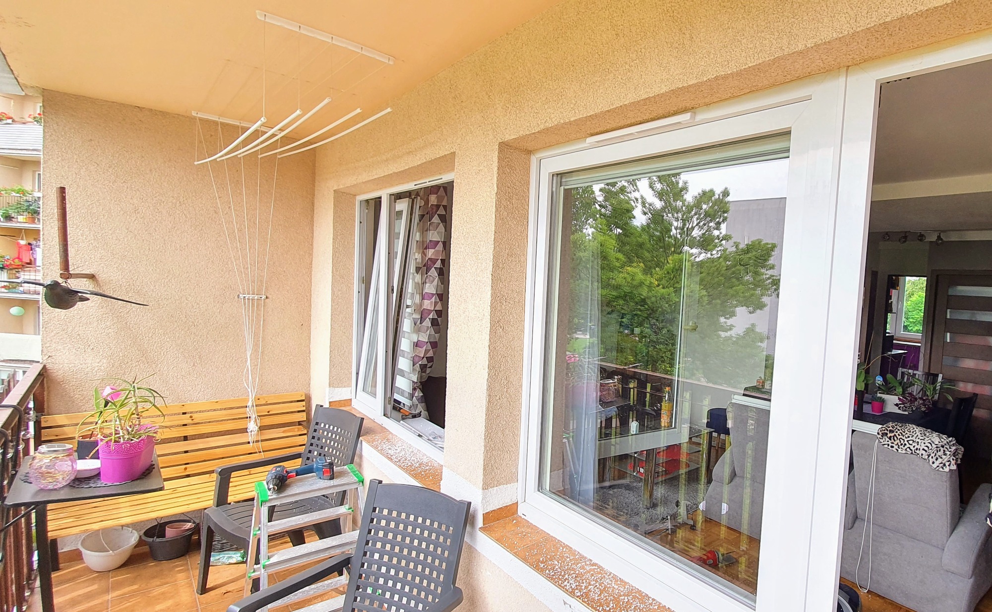 Nawiewniki okienne z montażem. Frezowanie otworów pod nawiewnik.