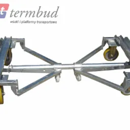 Metalowy wózek transportowy z żółtymi kołami, widoczne logo firmy Termbud