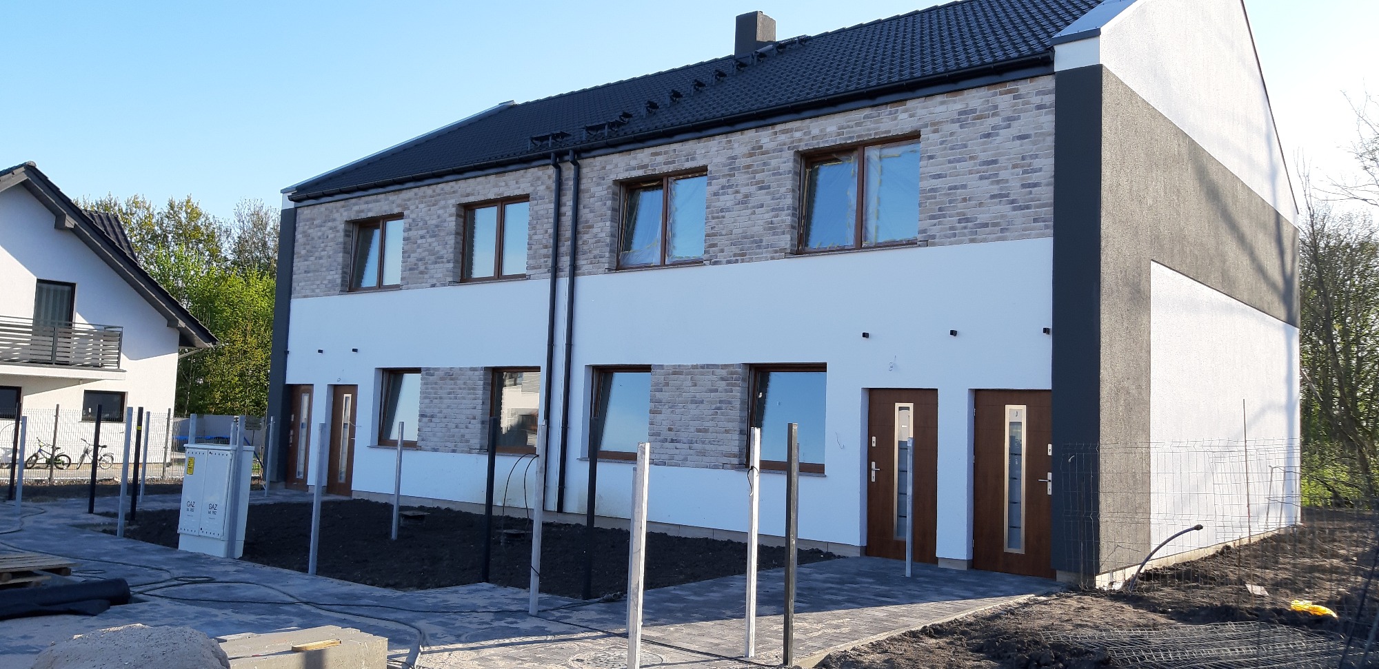 Połączenie cegły z pucem