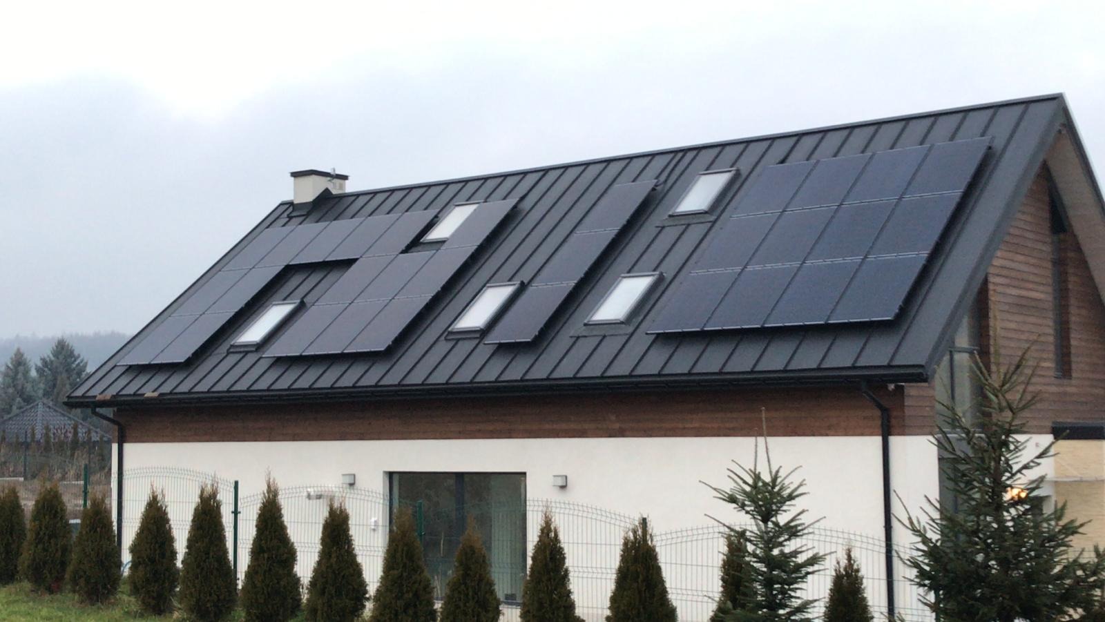 instalacja na dachu skośnym , pokrycie blacha na rąbek - 9,8 kW