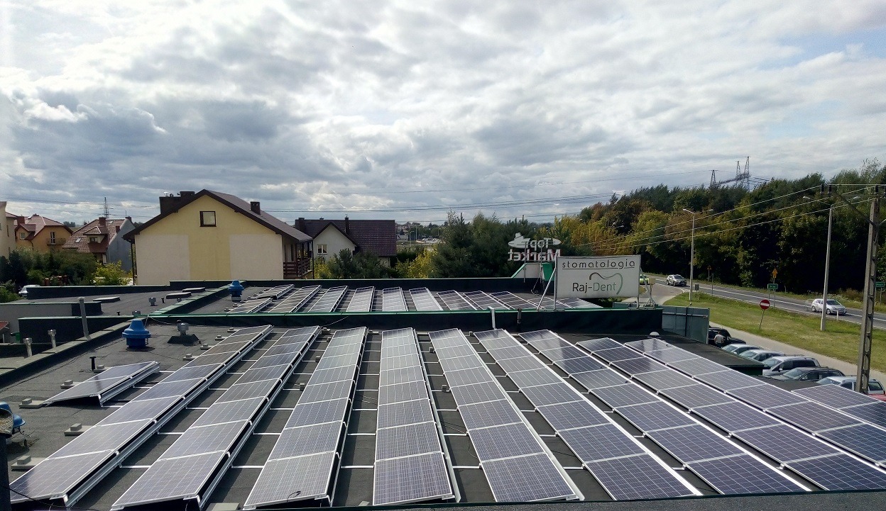 supermarket , dach płaski . Instalacja 40 kW