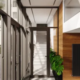 Wnętrze klatki schodowej z przeszkloną ścianą i drzwiami, widok na schody, drewniana okładzina ściany z grzejnikiem, roślina doniczkowa, nowoczesny design.