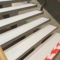pomalowana powłoka żywiczna na schody