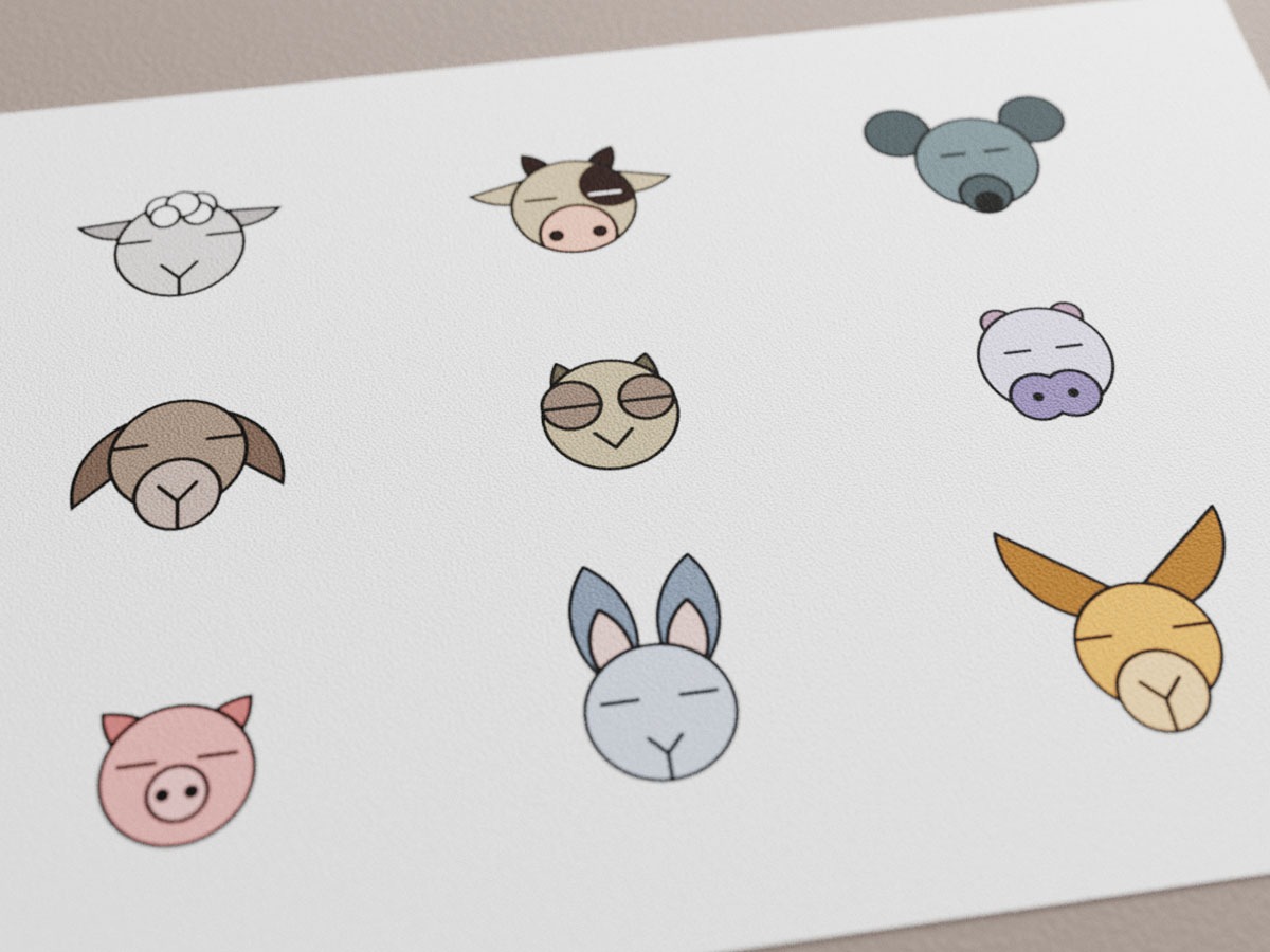 Minimalistyczne ikony przedstawiające głowy zwierząt: owca, krowa, mysz, pies, sowa, hipopotam, świnia, królik i osioł, na białym tle papieru z delikatną fakturą.