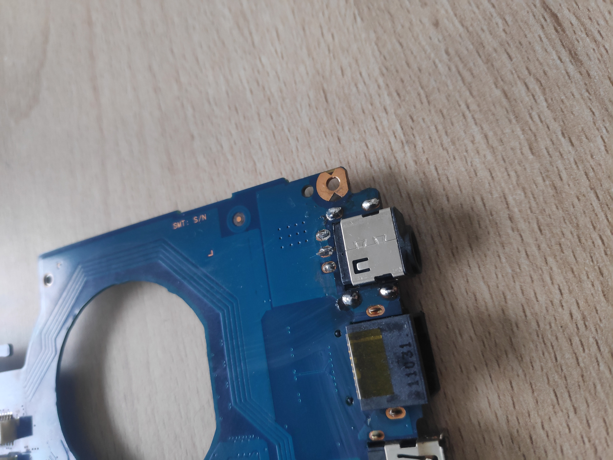 Po zamontowaniu nowego gniazda zasilania w laptopie Samsung