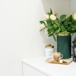 Avenue Estetic Klinika Kosmetologii - W naszej Klinice przed każdym zabiegiem zrelaksujesz się z pyszną filiżanką kawy.