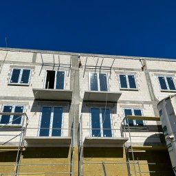 Inwestycja - blok mieszkalny
- okna w systemie Deceuninck 