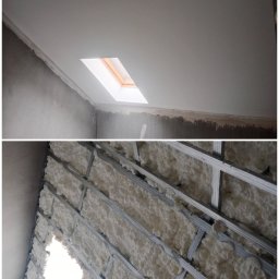 Solid-House - Poddasze z oknem dachowym, wykończone płytami gipsowo-kartonowymi, widoczny fragment ściany z metalową konstrukcją wypełnioną białą pianką izolacyjną.