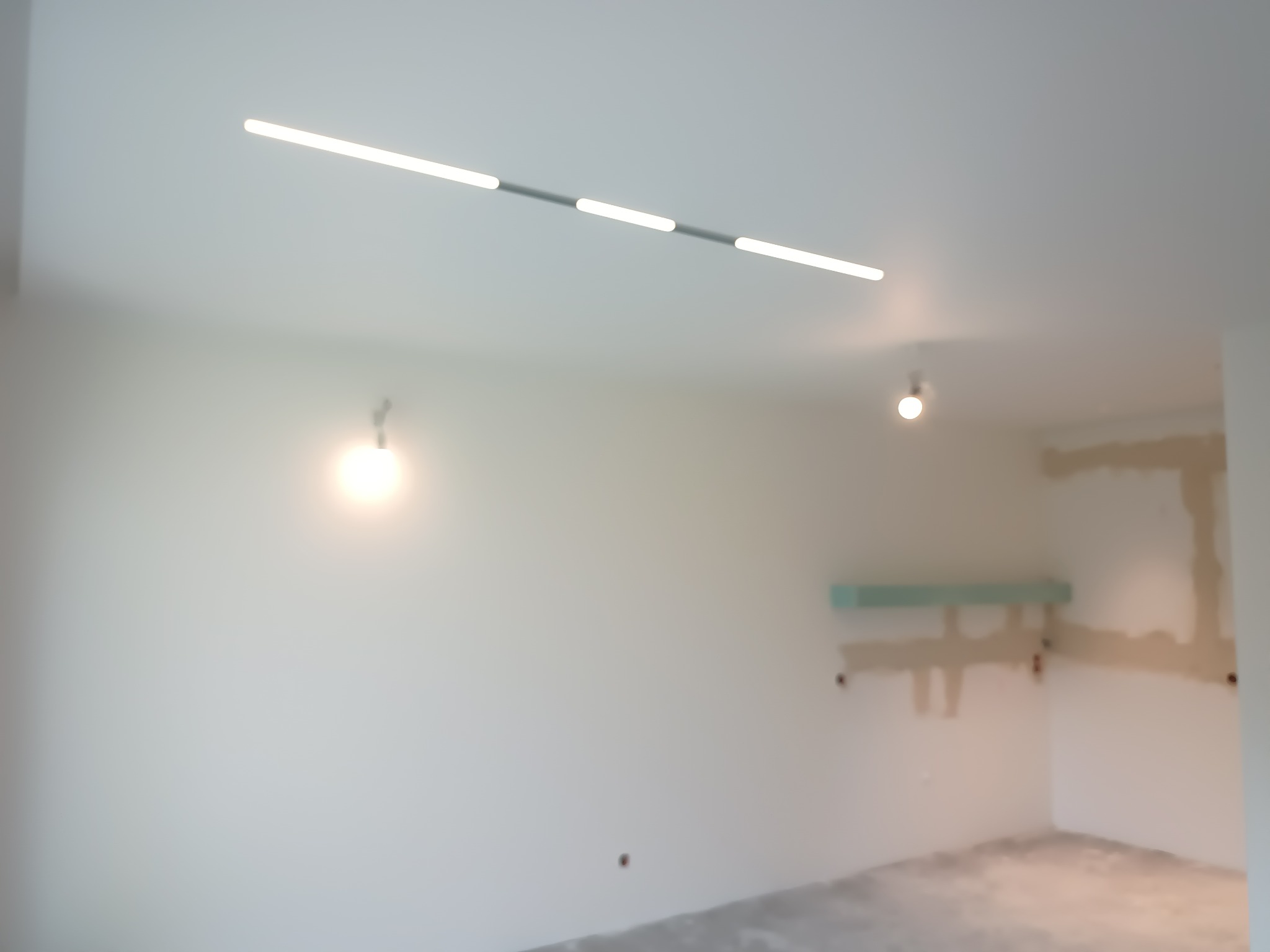 Sufity podwieszane wraz z listwami elektromagnetycznymi do lamp