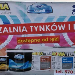 Billboard reklamowy w Pępowie prezentujący mieszalnię tynków i farb Lakma, z paletą kolorów, puszkami farb o efekcie miedzi, lateksowymi farbami podkładowymi, tynkiem kwarcowym, mozaikowym tynkiem...