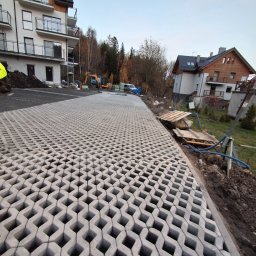 Firma Brukarska Roboty Ziemne Dariusz Karykowski - Przed domem Jelenia Góra