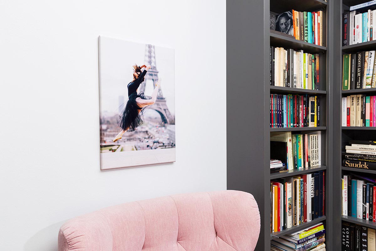 Nowoczesny fotoobraz na ścianę tancerki z Paryża wiszący w pokoju