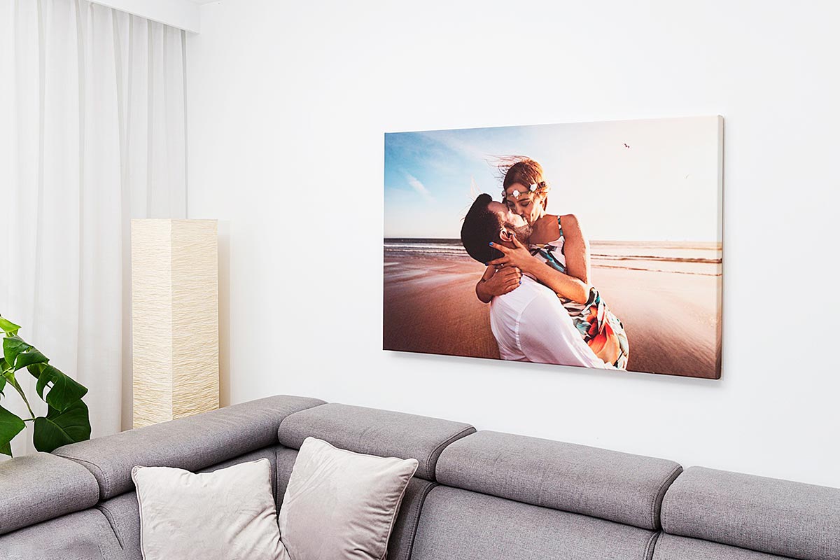 Obraz na ścianę pary całującej się na plaży