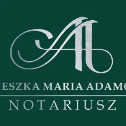 Eleganckie logo kancelarii z inicjałem 'A' w srebrnej kolorystyce na ciemnozielonym tle, pod nim imię i nazwisko oraz zawód.