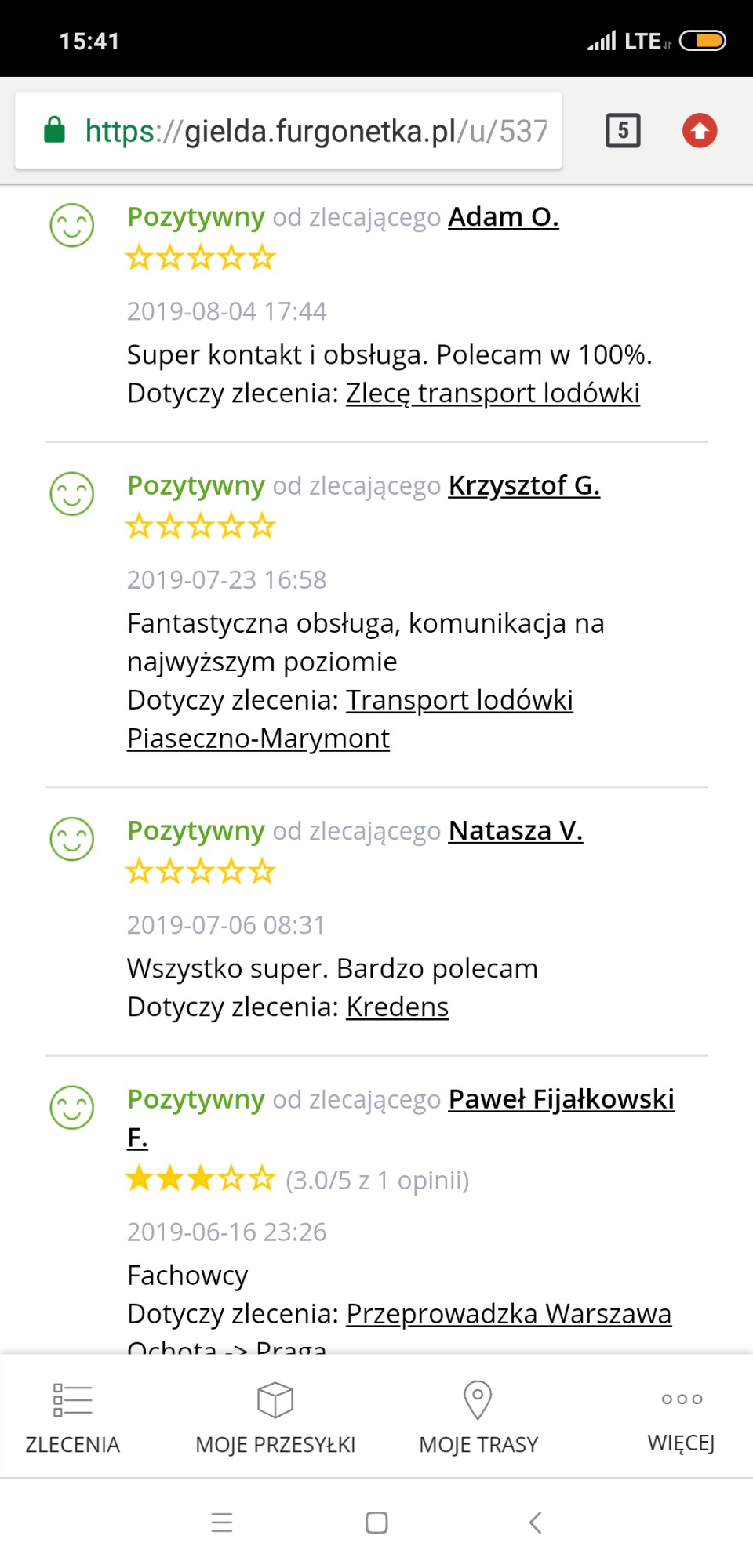 Zrzut ekranu z pozytywnymi opiniami na giełdzie transportowej Furgonetka.pl, widoczne oceny i komentarze klientów dotyczące transportu lodówek i przeprowadzki.
