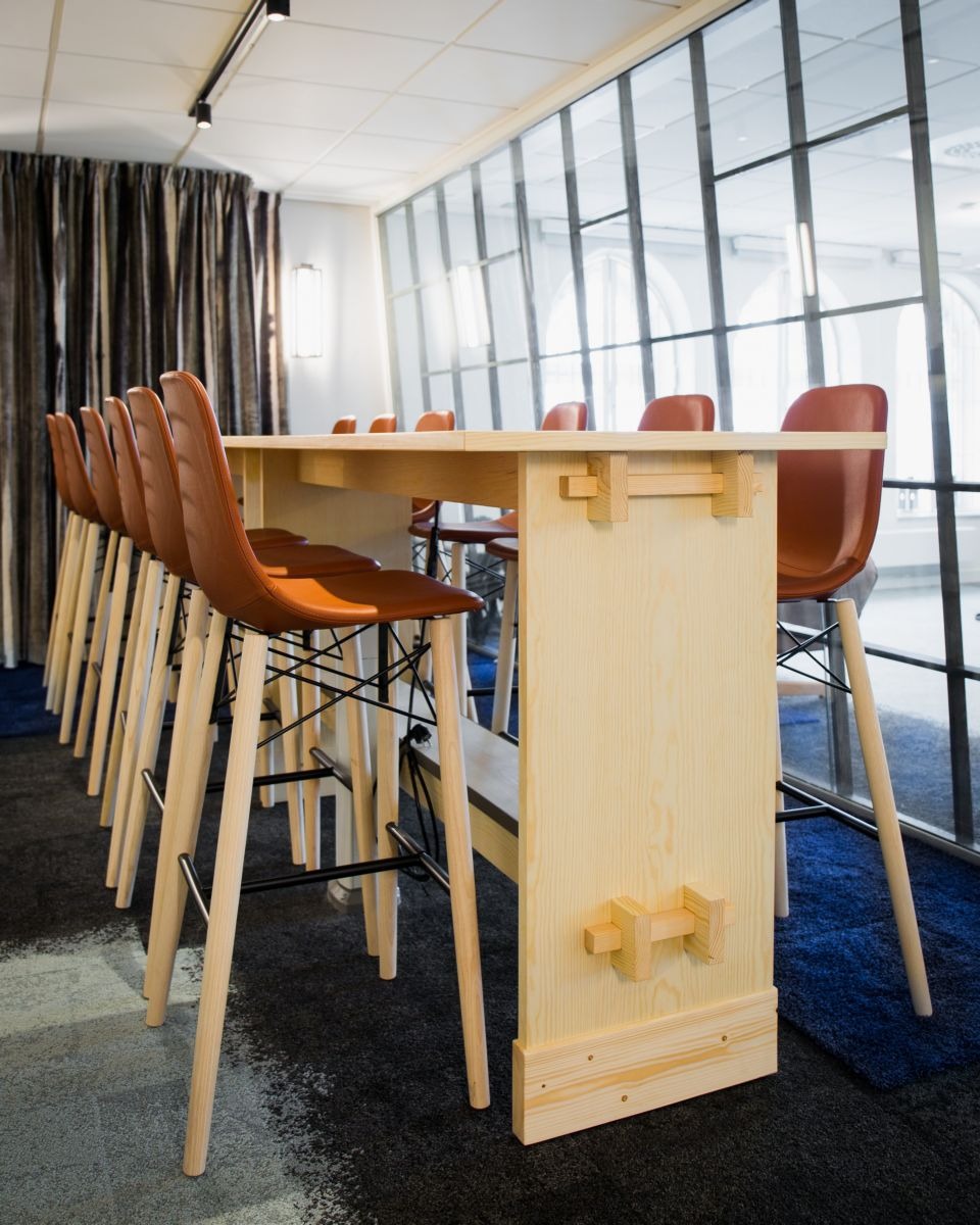 Stół konferencyjny w Mojäng Aktiebolag - Szwecja