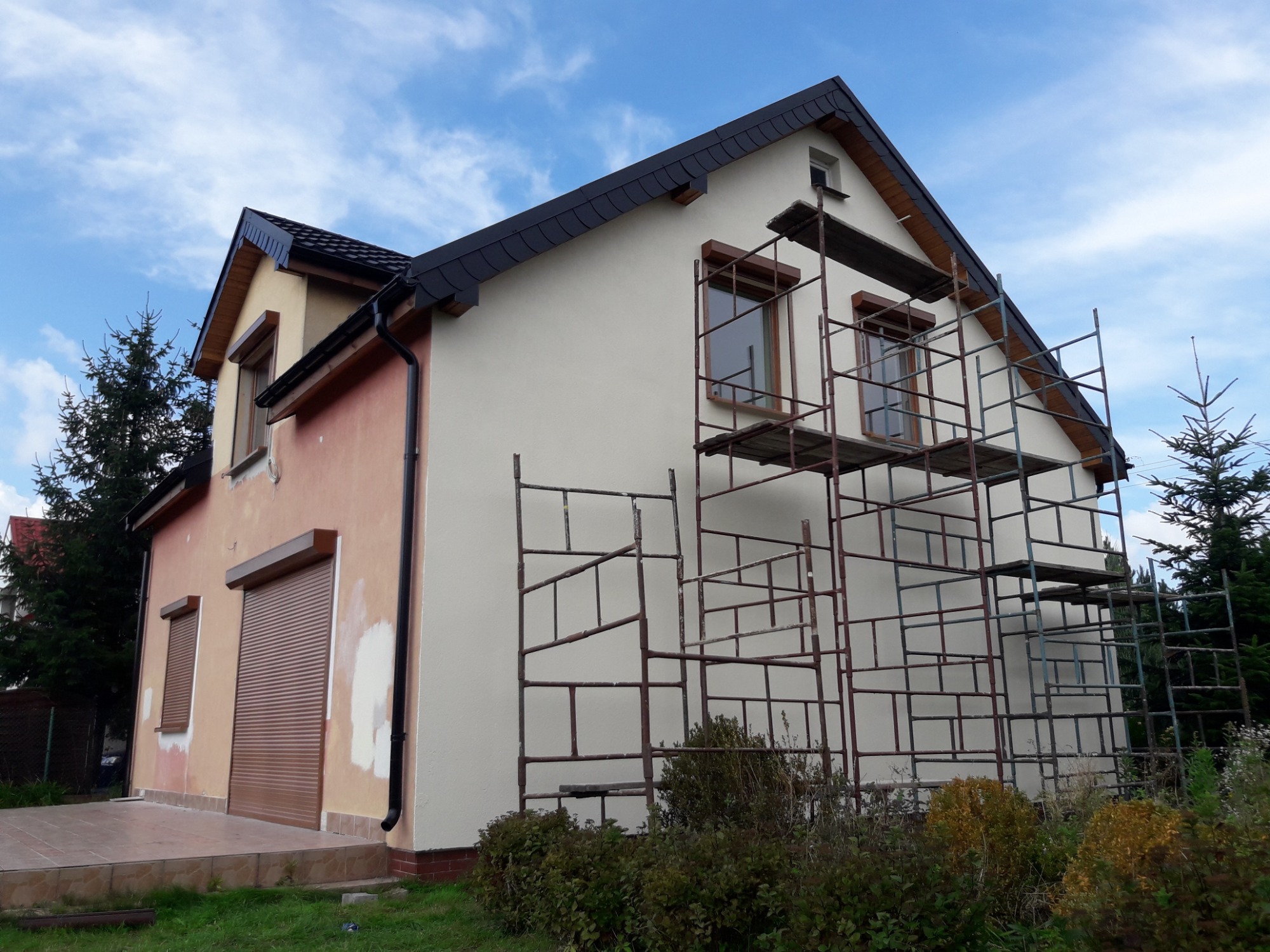 Remont elewacji z tynkowaniem i malowaniem