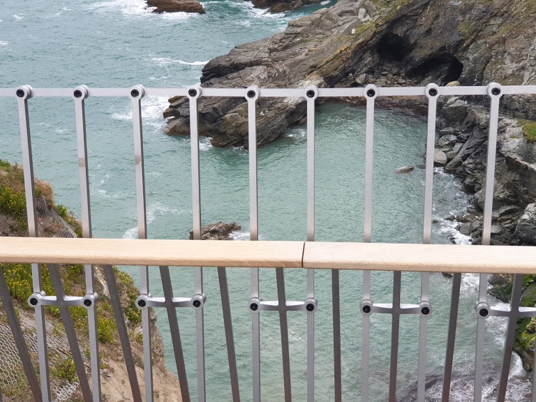 Barierka na moście wykonana ze stali dumpleks, spawana głownie Tig