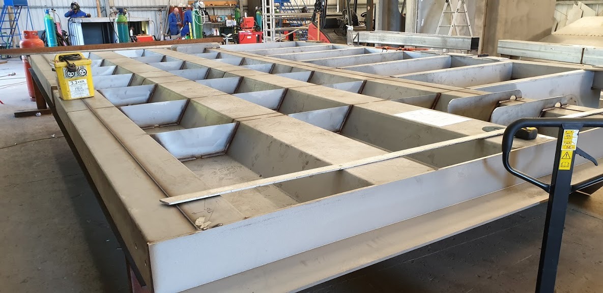 Konstrukcja podłogi zbiornika do utylizacji, spawany metoda Tig i Mig