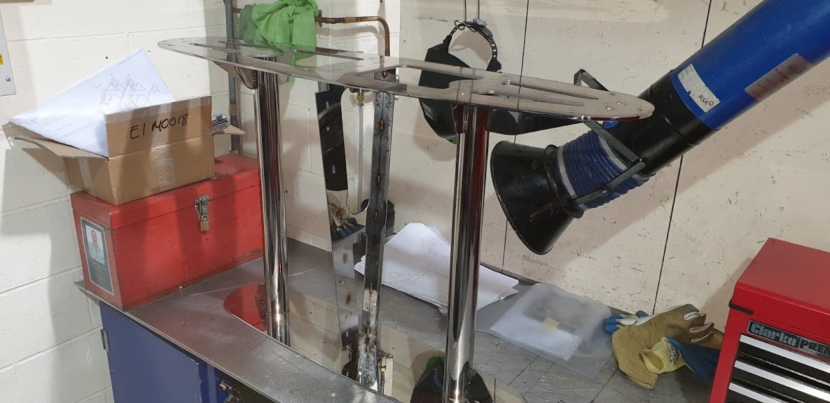 Szkielet stołu montowany na jachcie, wykonany ze stali nierdzewnej polerowanej. Spawany metoda Tig