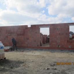 Dom mieszkalny w Pogroszewie  w budowie  rok  marzec  2020