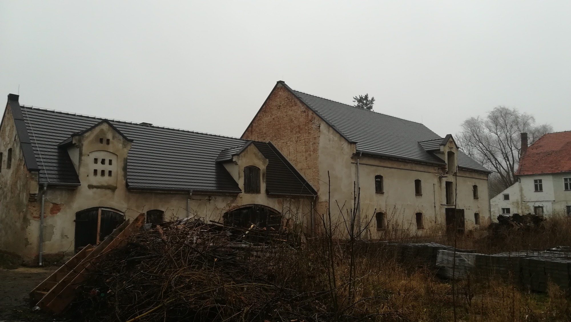 Budynki gospodarcze materiał karpiówka