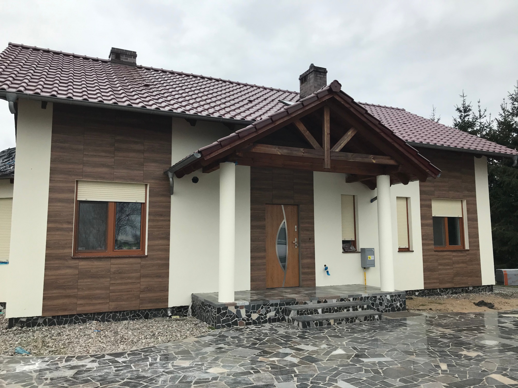 struktura 1,5 baranek kolor 0011 płytka 18x59,9 zapraszam do kontaktu w celu wykonania usług elewacyjnych.