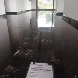 Marmur NEGRO MARQUINA 60X60X2cm prosto z Hiszpanii. Impregnacja z efektem mokrego kamienia Ager od firmy TENAX.