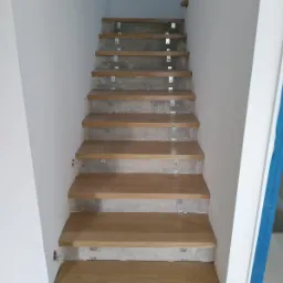 Wykonanie stopni dębowych.