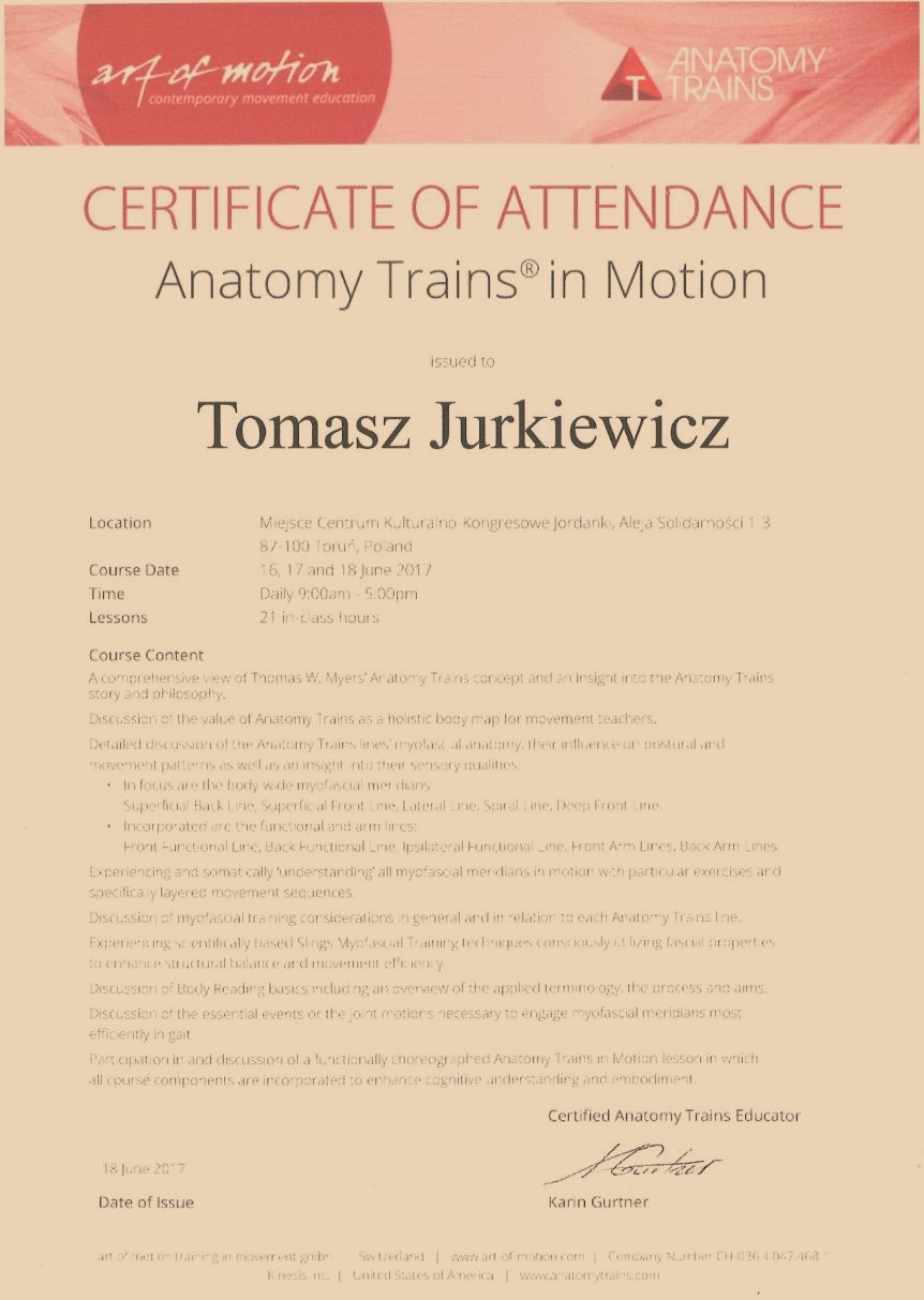 Certyfikat ukończenia kursu Anatomy Trains in Motion wystawiony dla Tomasza Jurkiewicza, z informacjami o lokalizacji, dacie kursu, czasie trwania i zawartości merytorycznej, podpisany przez Karin...