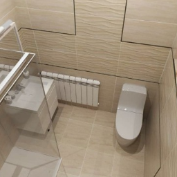 Mwdecor - Jasna łazienka z kabiną prysznicową, umywalką z szafką, grzejnikiem i toaletą, wykończona beżowymi płytkami z subtelnym wzorem fal. Wbudowana półka z dekoracyjnymi kulami dodaje charakteru.