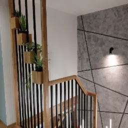 Balustrada z elementami drewna