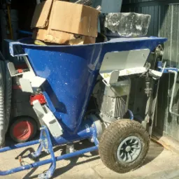 Za pomocą tego agregatu jesteśmy w stanie wyszpachlować sciany i fufity w szybkim tempie około 500 m2 dziennie