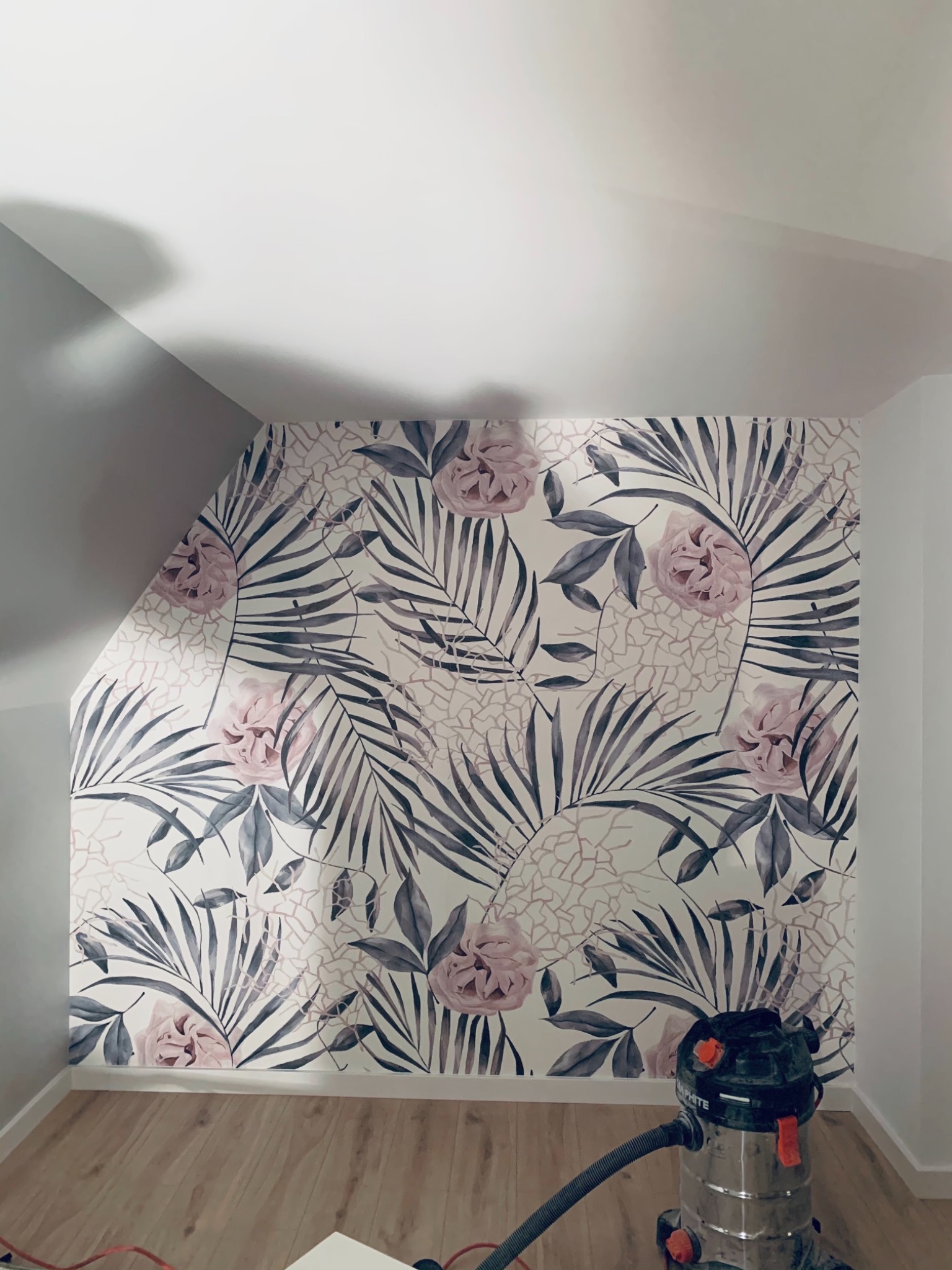 Elektryka, gładź, malowanie, tapeta, panele