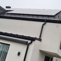 Nowoczesny dom z nowoczesną instalacją fotowoltaiczną w Krakowie. Ponownie SolarEdge tym razem współpracujący z panelami od SHARP-a.