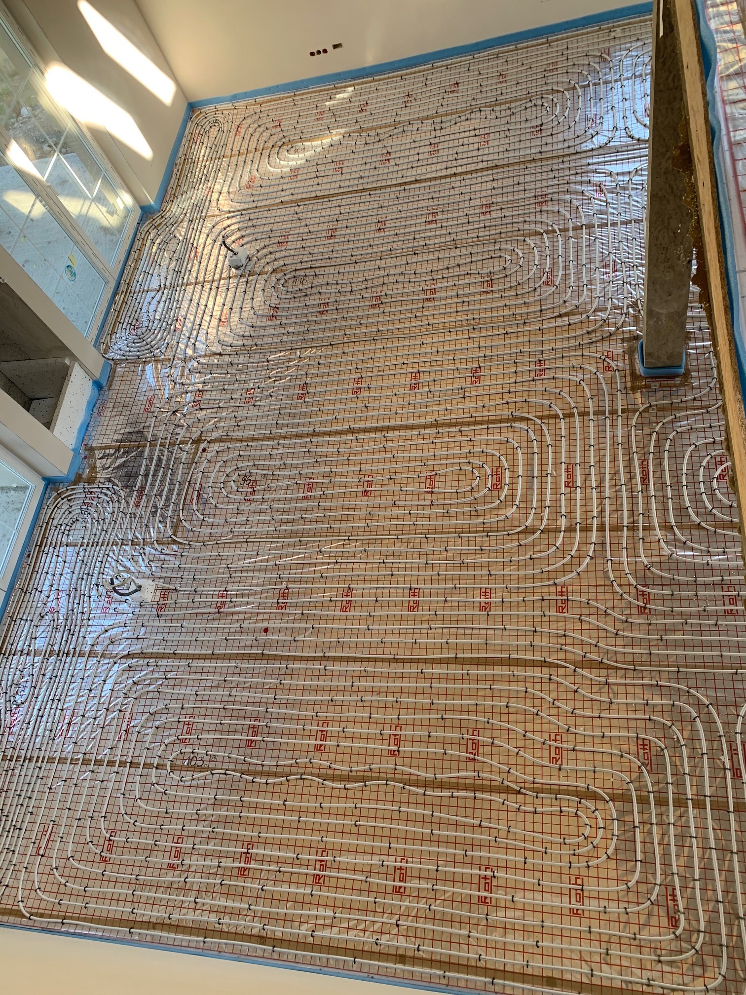 Ogrzewanie podłogowe wodne 420m2