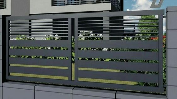 Nowoczesna, przesuwna brama w kolorze grafitowym z poziomymi szczeblami, w tle zieleń ogrodu. Minimalistyczny design, widok z niskiej perspektywy.